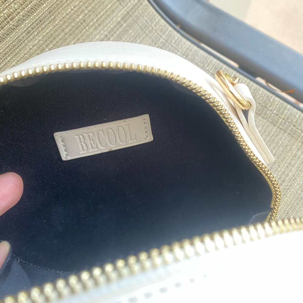 Be Cool Crossbody purse - Picture 3 of 7